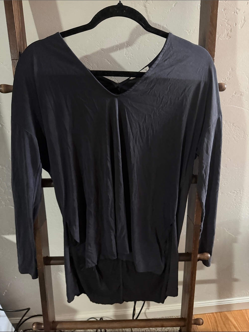 Women's Black Long Sleeve V-Neck Top